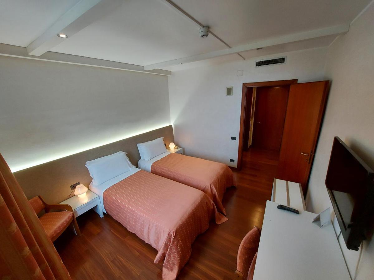 Hotel Posta 77 San Giorgio In Bosco Exteriér fotografie